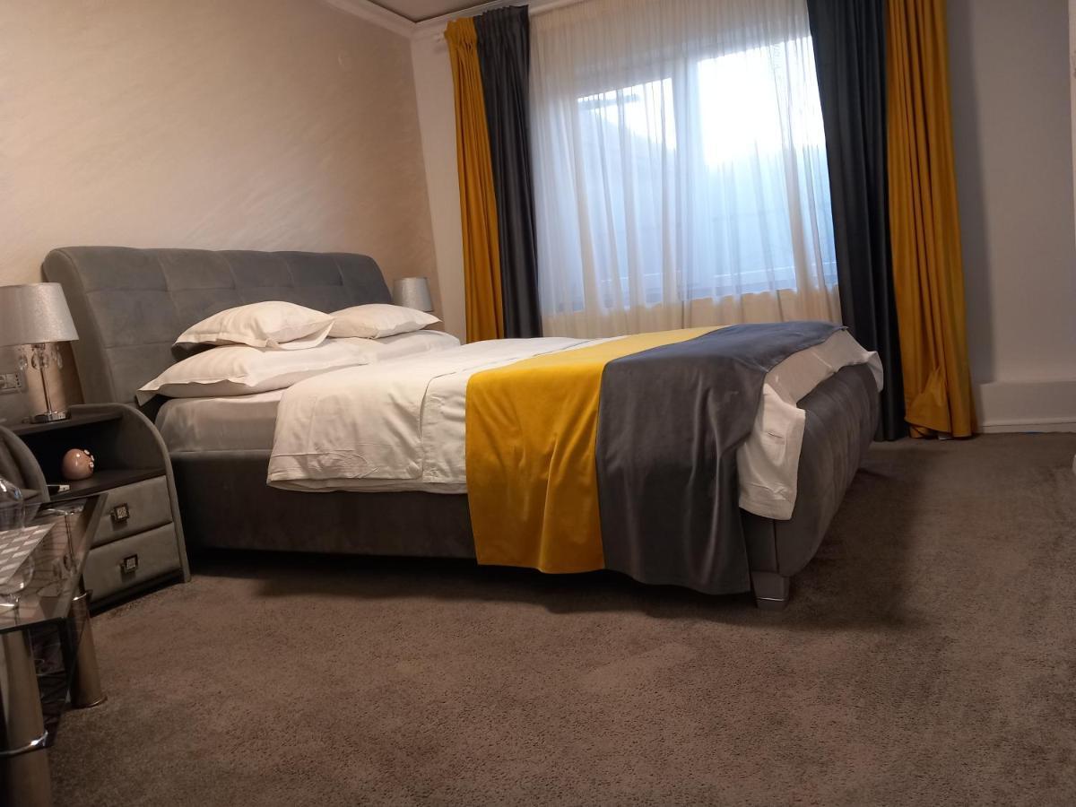 Vila Davison Târgu Jiu Buitenkant foto